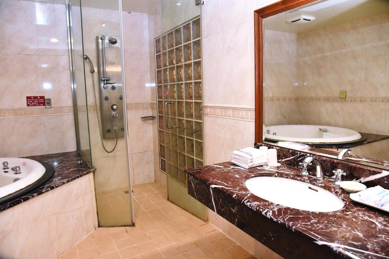 England Business Motel Yilan Екстериор снимка