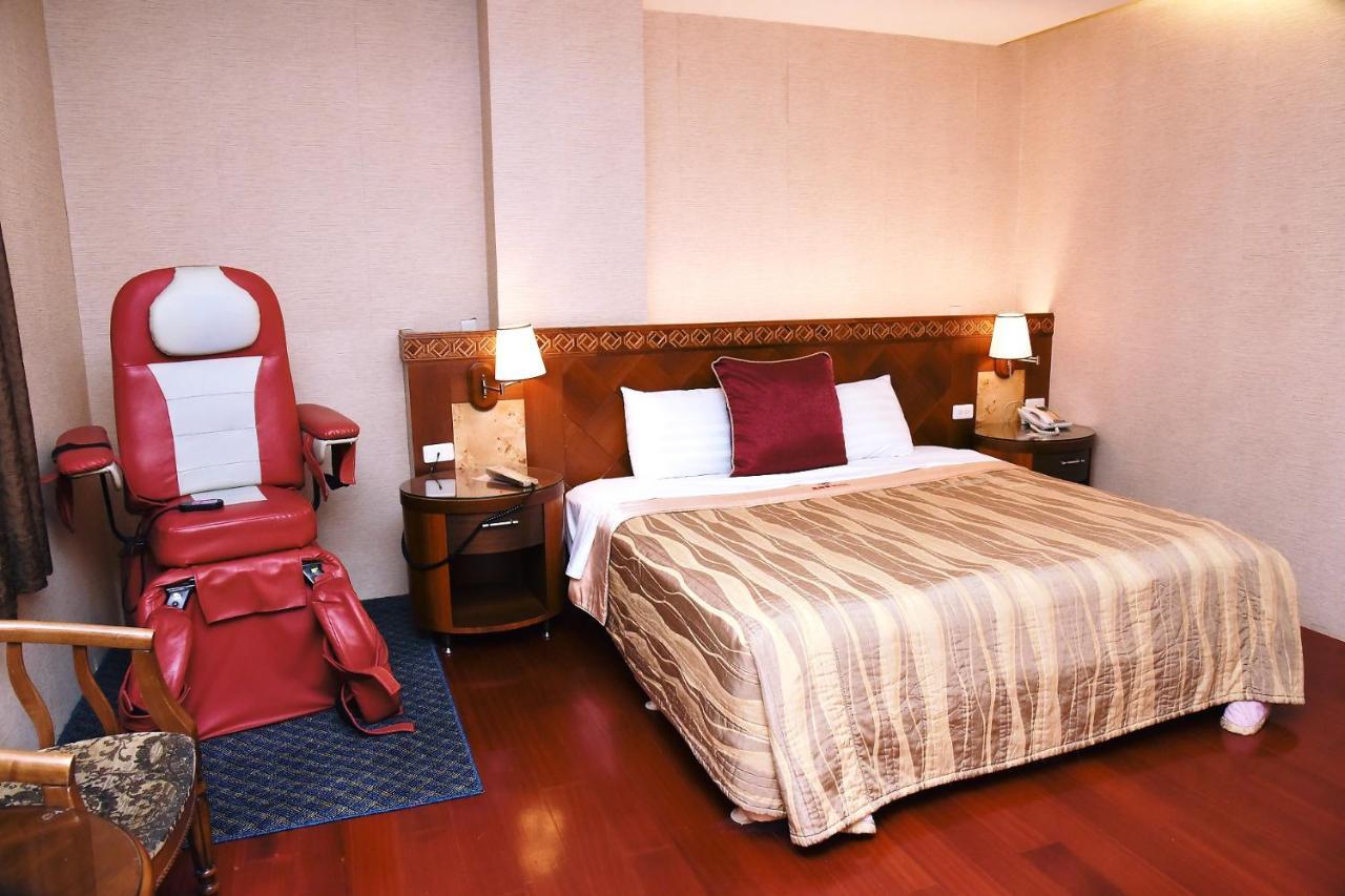 England Business Motel Yilan Екстериор снимка