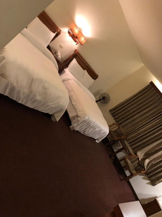 England Business Motel Yilan Екстериор снимка