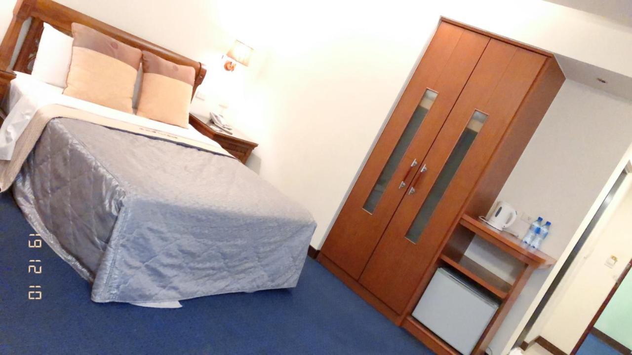 England Business Motel Yilan Екстериор снимка