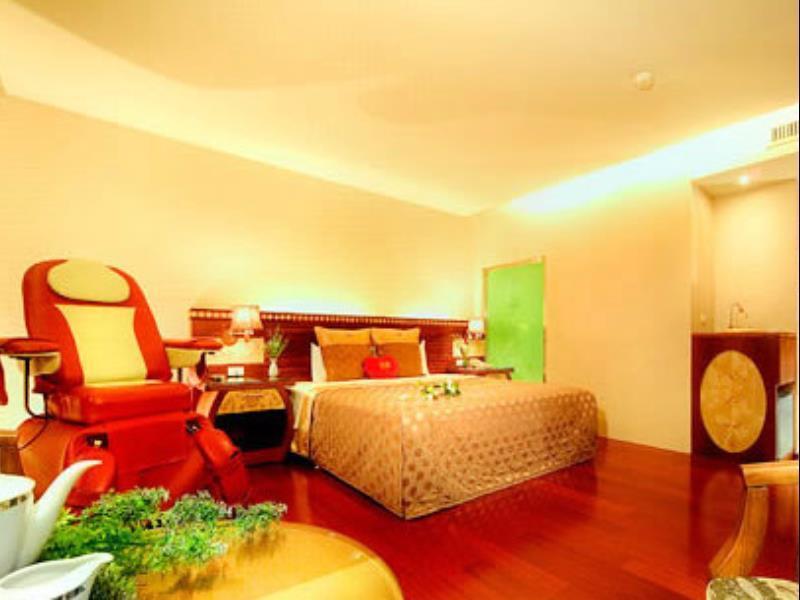 England Business Motel Yilan Екстериор снимка