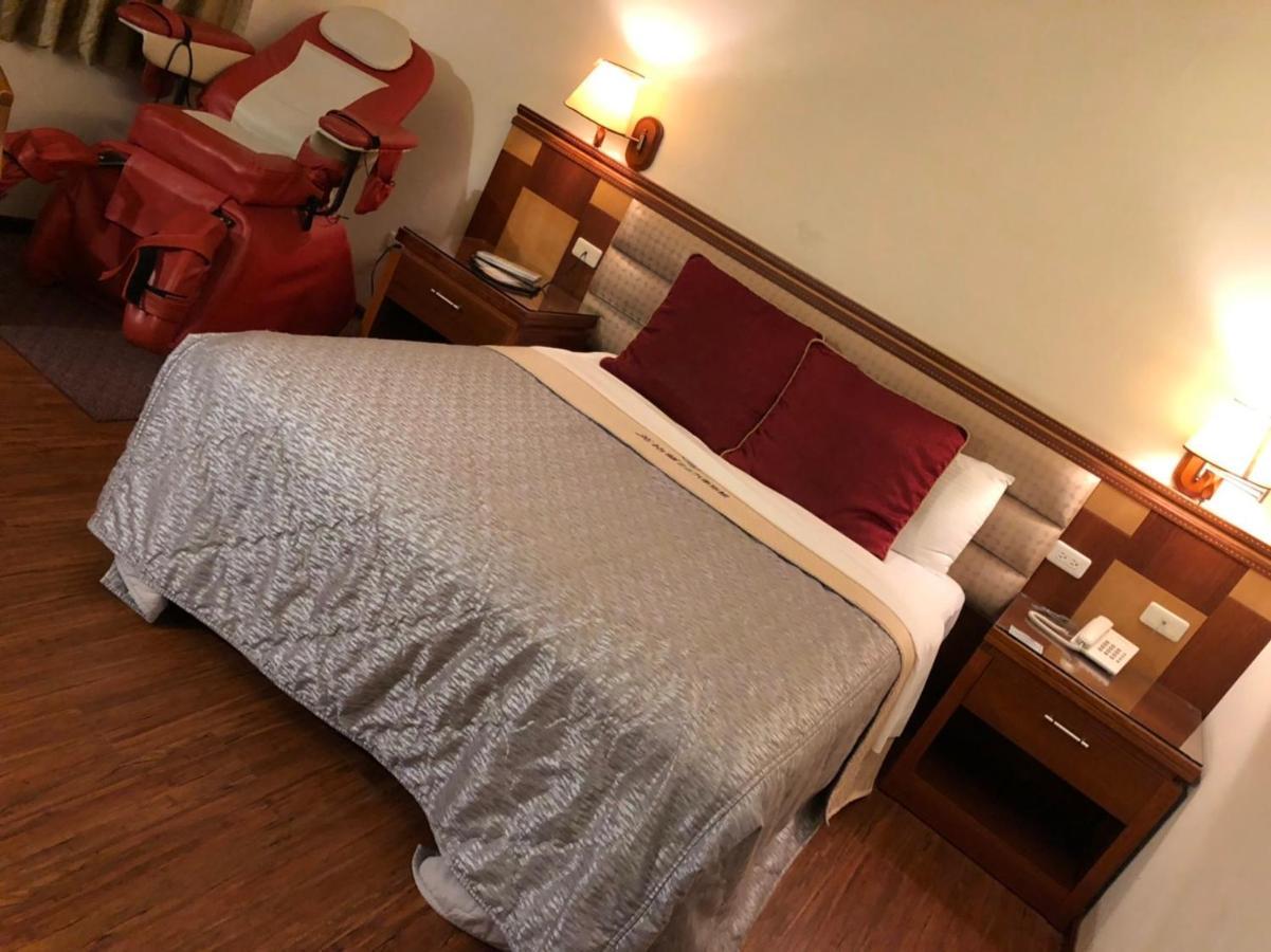 England Business Motel Yilan Екстериор снимка