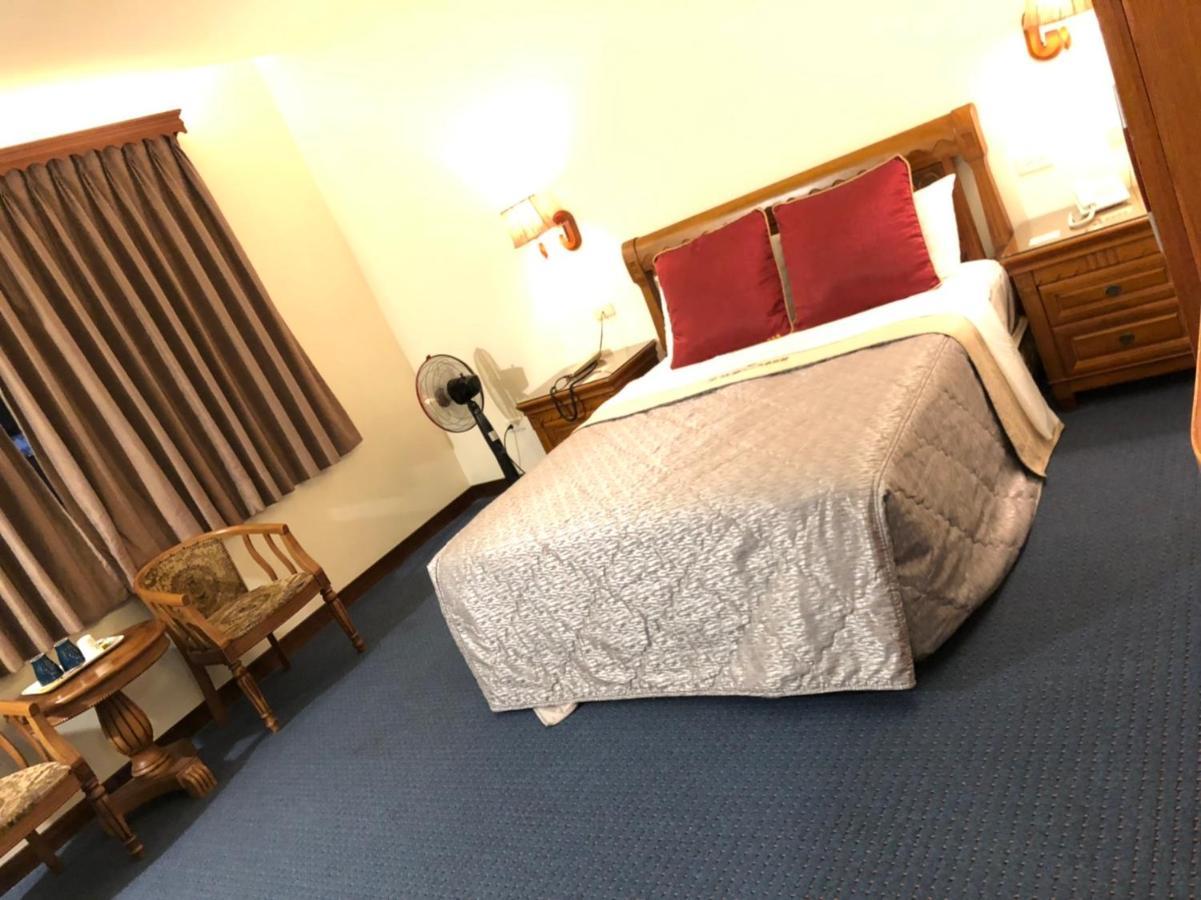 England Business Motel Yilan Екстериор снимка